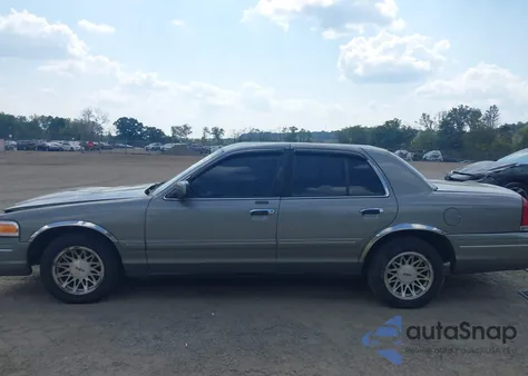 2000 Ford Crown Victoria z USA, uszkodzony, nr VIN 2FAFP73W3YX207399